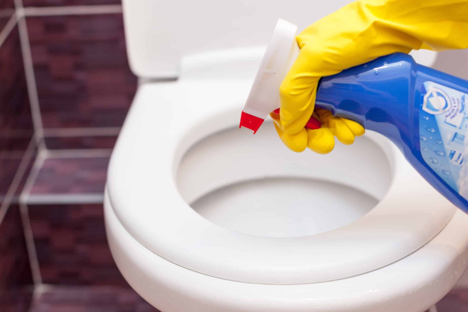 Clorox Clinging Bleach Gel being applied under toilet rim — best toilet bowl cleaner for weekly disinfecting Clorox Clinging Bleach Gel being applied under toilet rim — best toilet bowl cleaner for weekly disinfecting